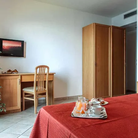 Hotel Corallo Calava 3*
