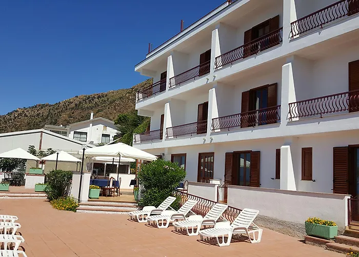 Hotel Corallo Calava 3*