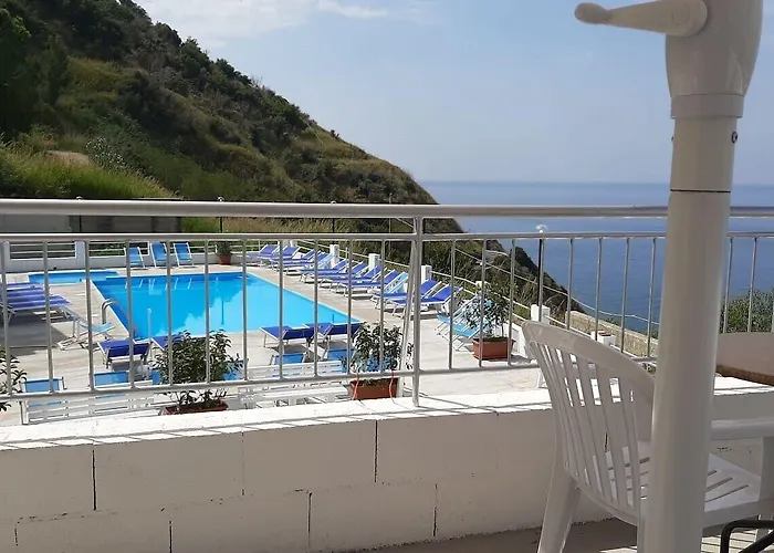 Hotel Corallo Calava 3*